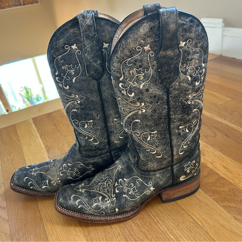 Circle G Tan and Black Leather Cowboy Boots